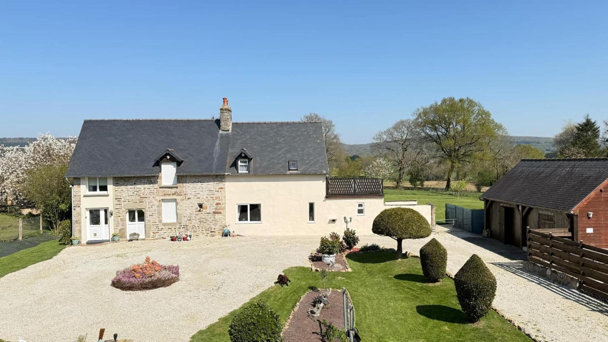Maison La Touchardiere Barenton Exteriör bild